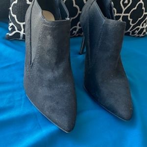 Jones New York Black suede pointed booties
